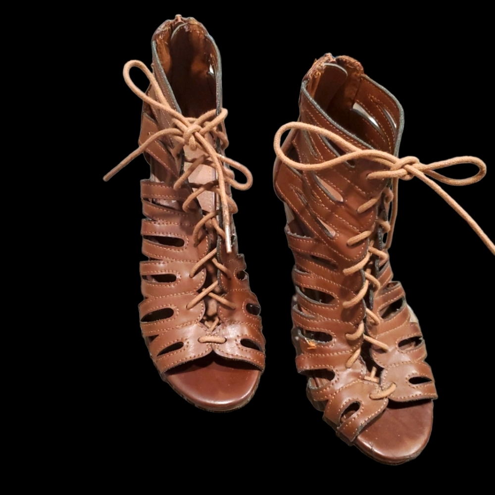 Shoes with lace, used, normal wear n tear, great conditions
